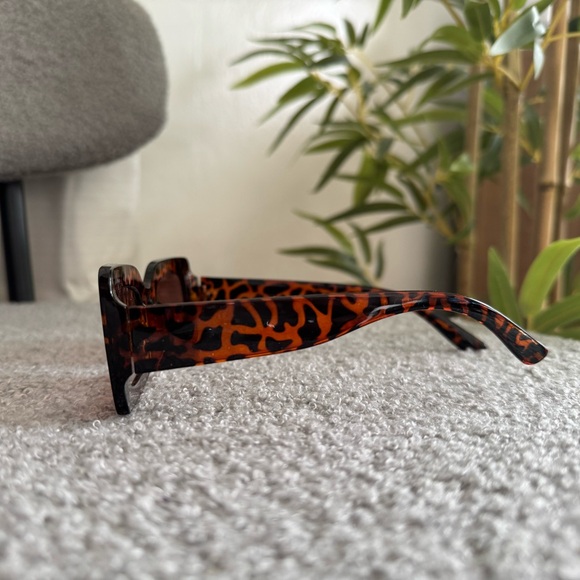 Leopard Print Square Sunglasses - Picture 3 of 3
